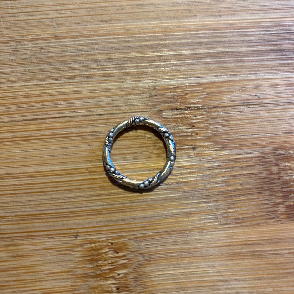 Petite ring - Picture 2 of 4